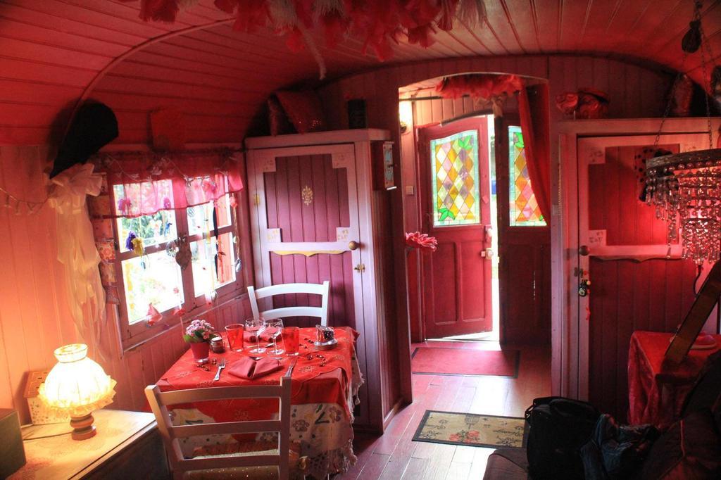 La Roulotte De Lola - Chambre D'Hotes La Celle  Экстерьер фото