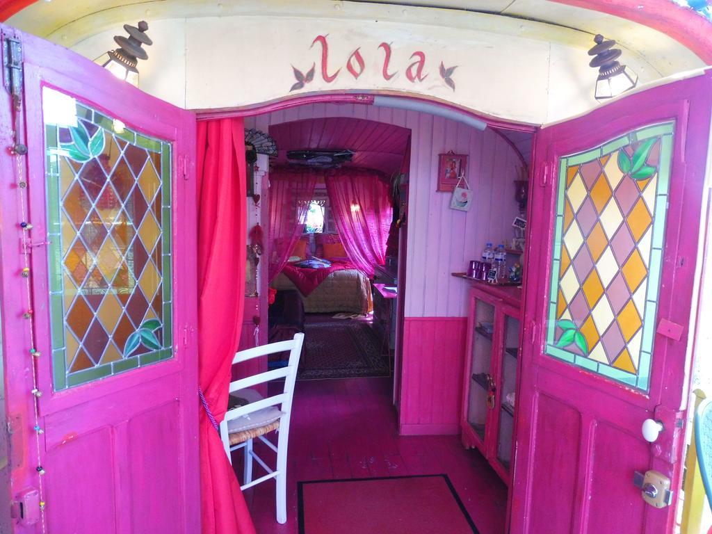 La Roulotte De Lola - Chambre D'Hotes La Celle  Экстерьер фото