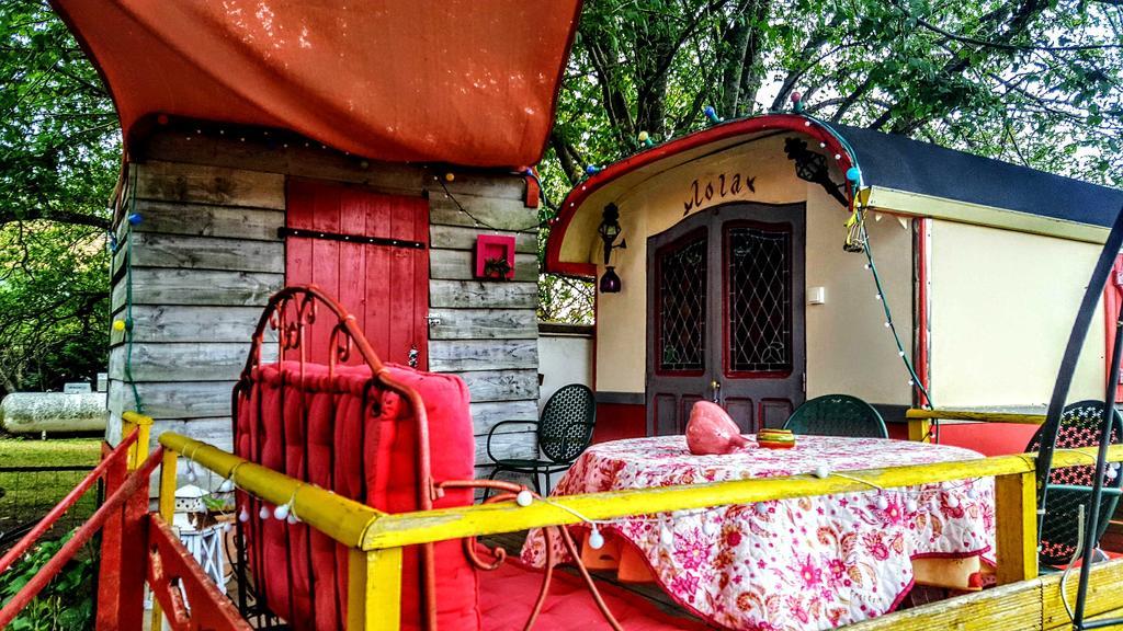 La Roulotte De Lola - Chambre D'Hotes La Celle  Экстерьер фото